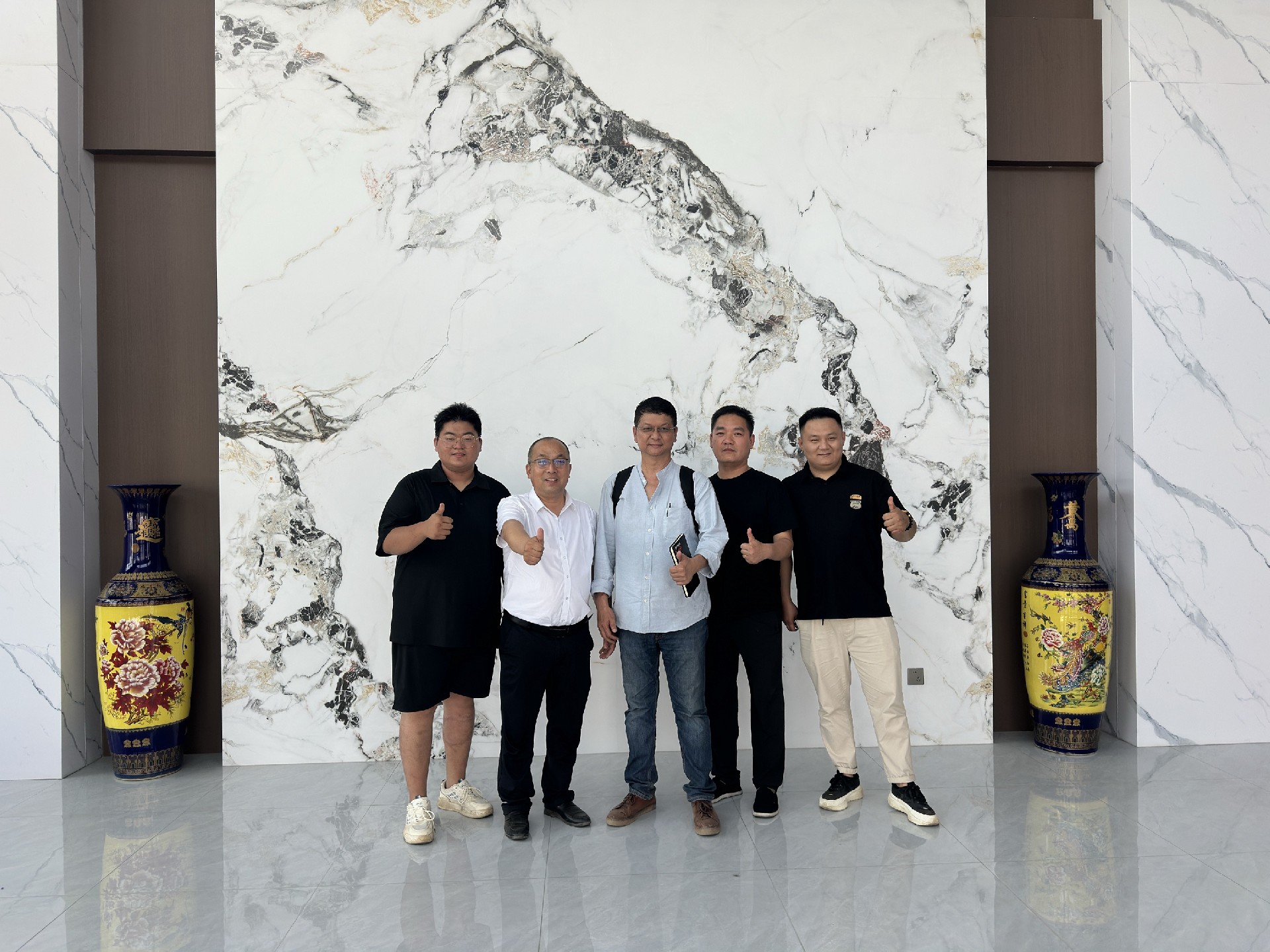 泰国客户莅临我司考察，旋挖机合作开启新篇章